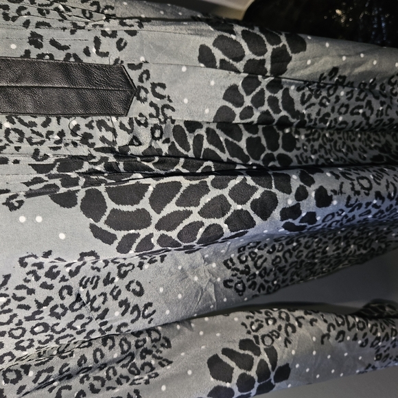 Daniel Rainn Womans V Neck Blouse Size M - Picture 8 of 14